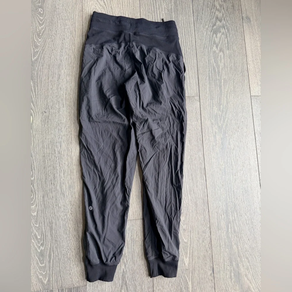 Lululemon  Dance Studio Mid-Rise Jogger in Black Size 4